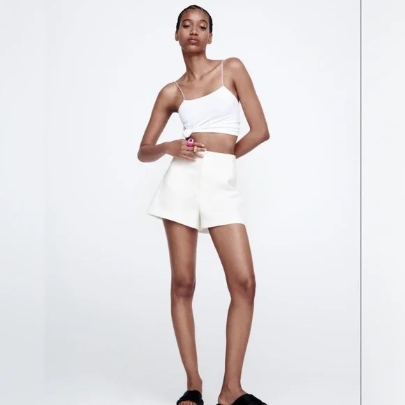 Zara High Waisted White Tailored Short, Size M - Picture 3 of 3